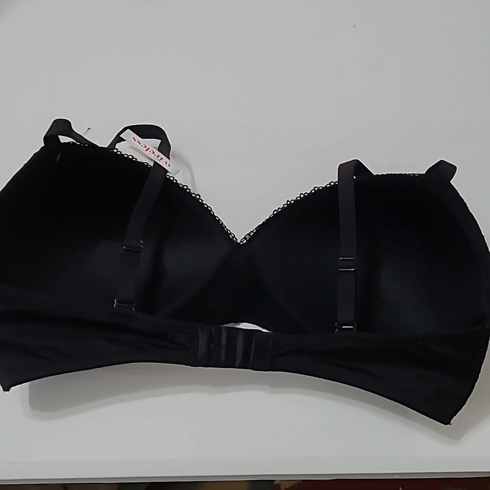 NWT Maidenform Black Lace-Textured Wireless Bra 38C